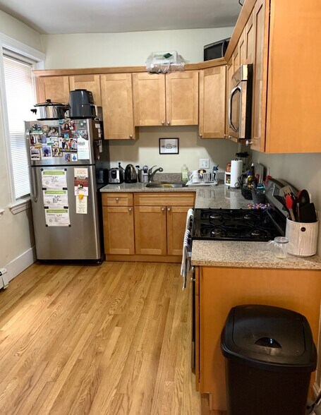Primary Photo - 1325 Commonwealth Ave