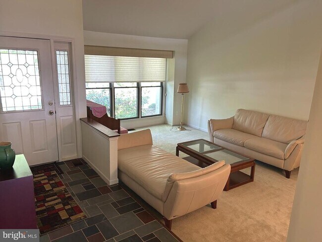 Building Photo - 206 Springhouse Pond