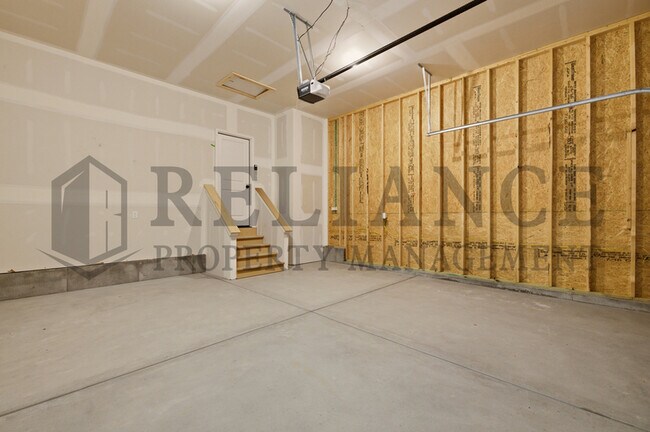 Building Photo - 5259 N Pinecrest Ct