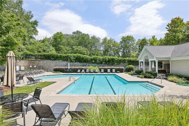 Building Photo - 7110 Woodland Ln