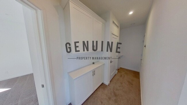 Building Photo - Coming Soon: Modern Tri-Level 2Bd 2.5Ba Townhouse in Irvine!