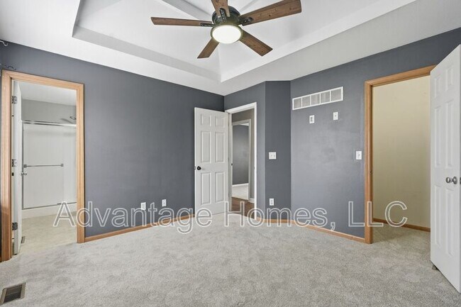 Building Photo - 11516 N Windsor Ave