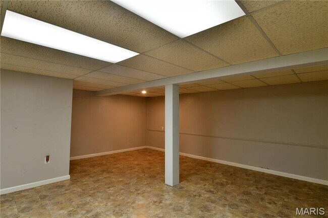 Building Photo - 965 Orchard Lakes Dr