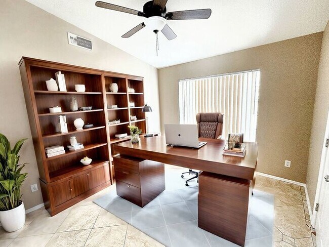 Building Photo - Great Location! Lovely 3Bedroom Plus/ 2Bathroom Chandler Home!