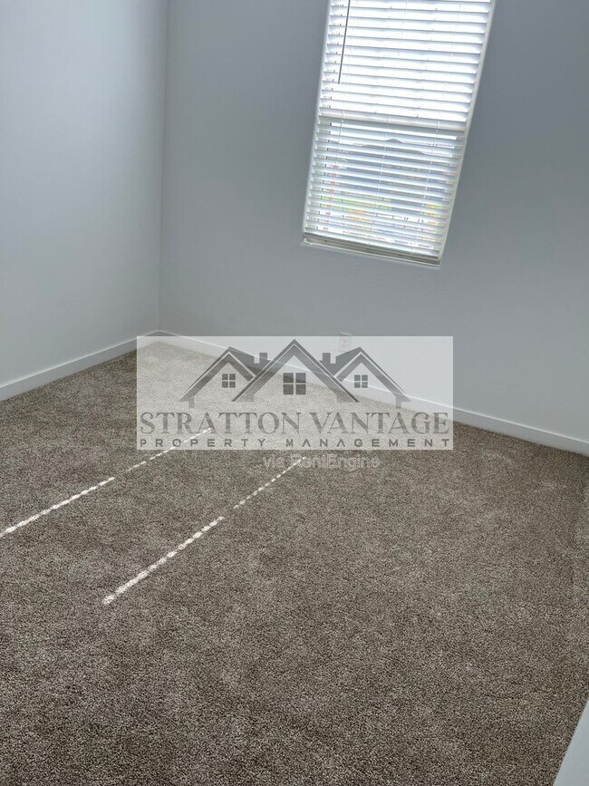 Building Photo - 5626 S 26th Ln