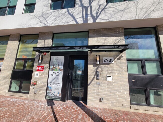 Building Photo - Gorgeous and Affordable Condo