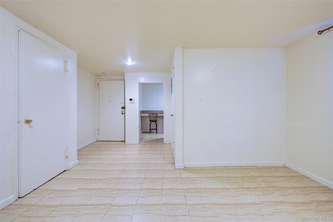 Building Photo - 25 Burns St