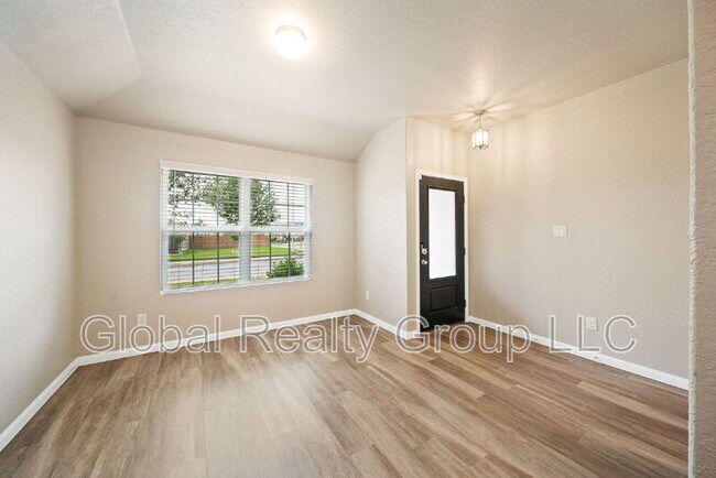 Building Photo - 14947 Cheshire Way