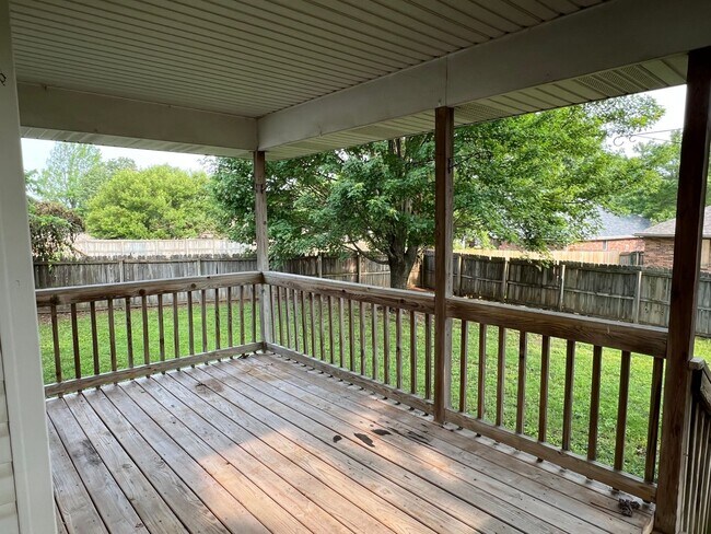 Building Photo - 3 Bedroom with Large Covered Deck in southwest Springfield