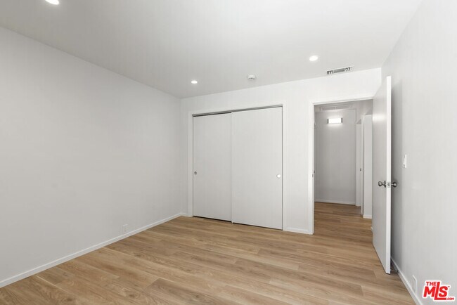 Building Photo - 3062 Arrowhead Dr