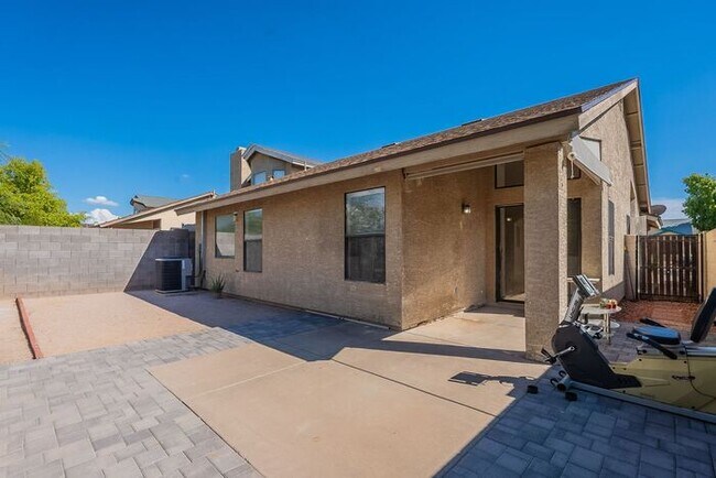 Building Photo - Great single family home!