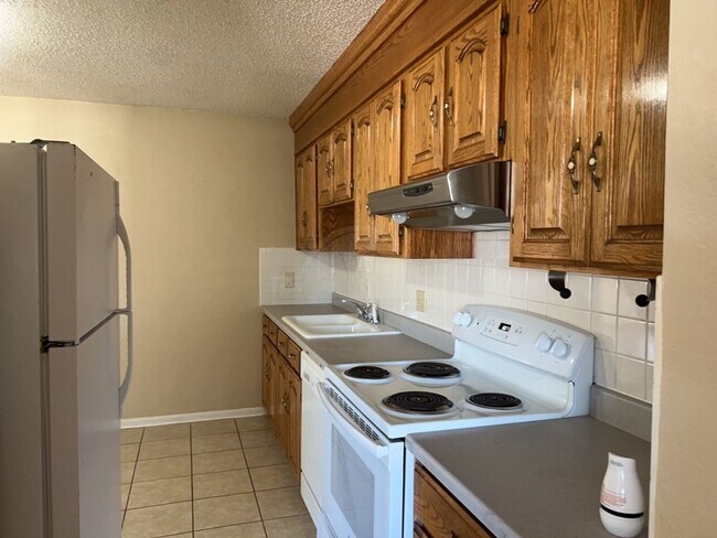 Building Photo - 3808 Peaks Dr