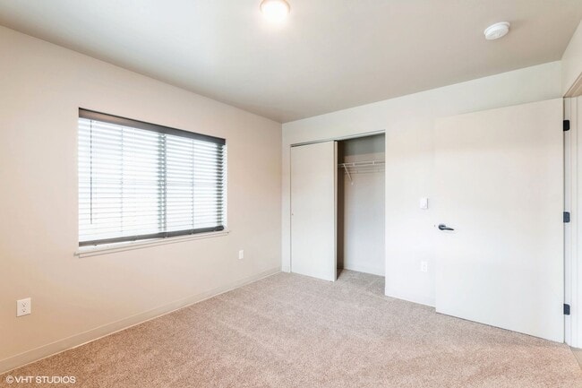 Building Photo - Newer 2 bed, 1 bath
