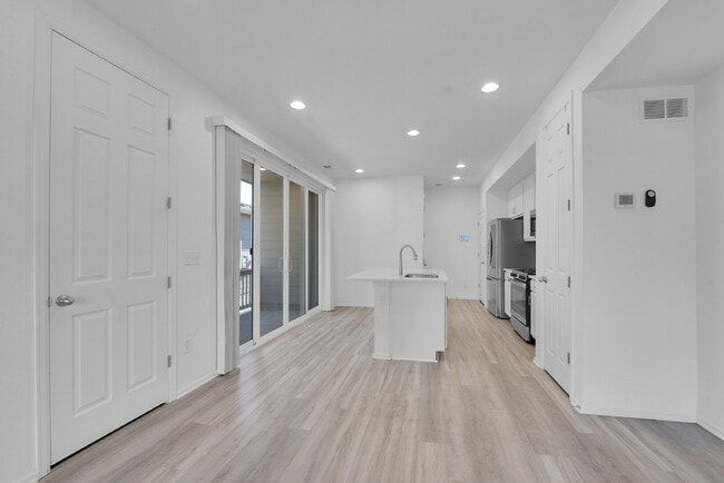 Building Photo - $2,550.00 - 3 Bedrooms, 3 Bathrooms, Singl...
