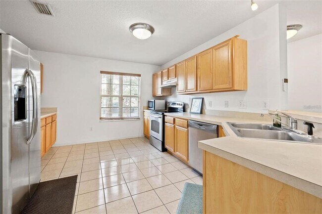 Building Photo - 2565 Harn Blvd