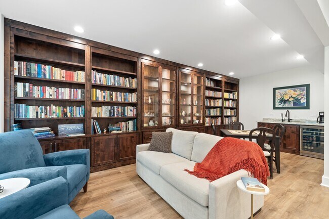 Building Photo - 1100 Hidden Hills Cir