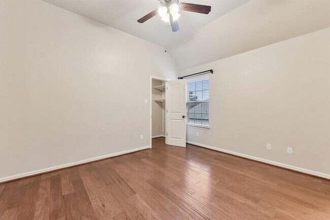 Building Photo - 2120 Park Pl Cir