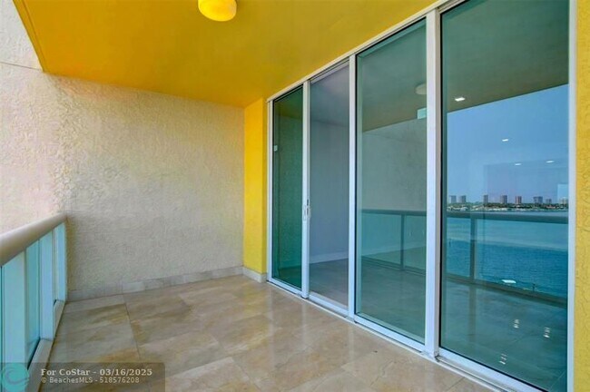 Building Photo - 2650 Lake Shore Dr