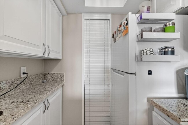 Building Photo - 1531 SE 15th St