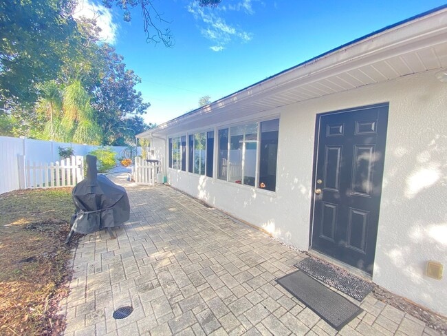 Building Photo - 701 Denton Rd