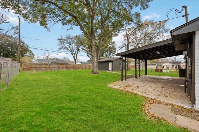 Building Photo - 1721 Jones St