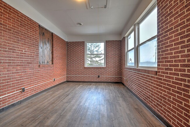 Building Photo - 108 Cottonwood Dr