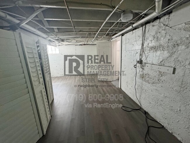 Building Photo - 602 W Orman Ave