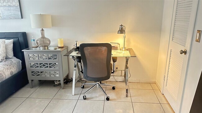 Building Photo - 4046 NW 19th St