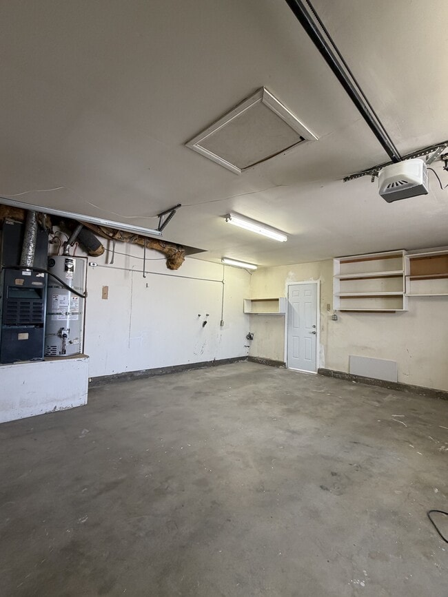 Building Photo - 44215 Hanstead Ave