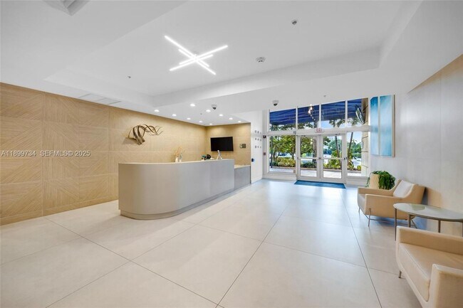 Building Photo - 704 N Ocean Blvd