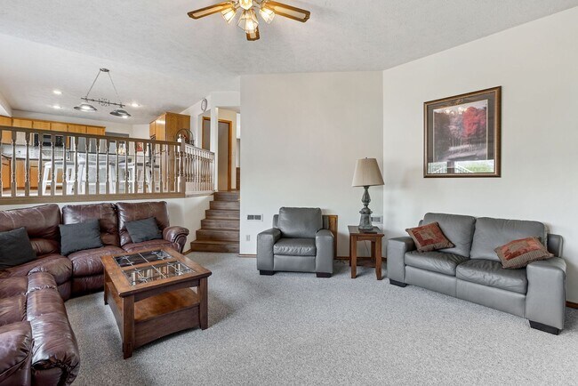 Building Photo - Stunning Home and Three Bay Shop Along Spo...