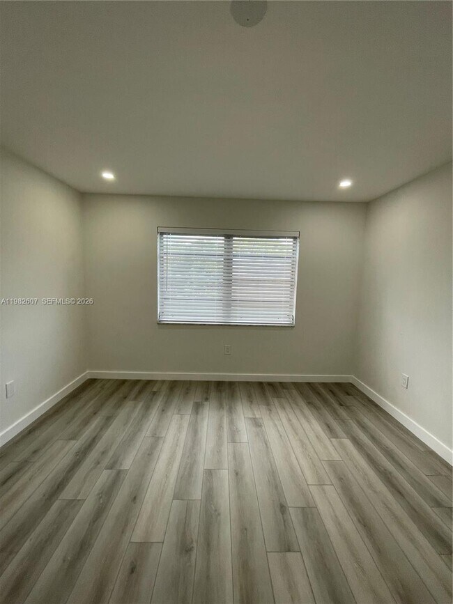 Building Photo - 365 NE 125th St