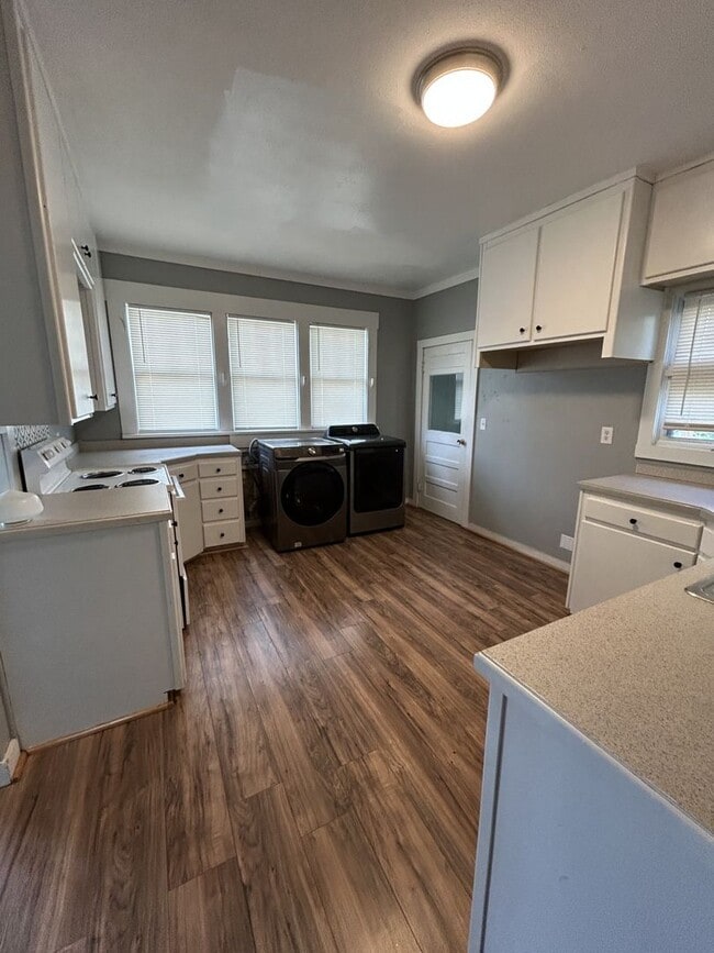 Building Photo - This One is a Stunner!  5br/3ba A MUST-SEE! - $1600/Mo!  Now Offering Short-Term Leasing!