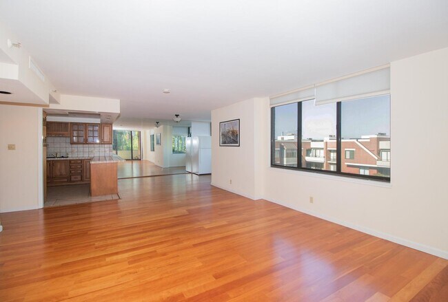 Building Photo - 101 Lombard St