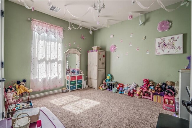 Building Photo - Deer Creek Schools + 4 bedroom + Gated Com...
