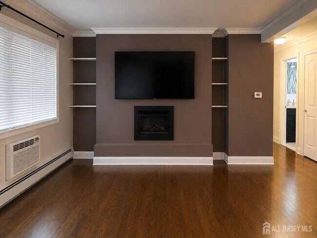 Building Photo - 915 Cricket Ln