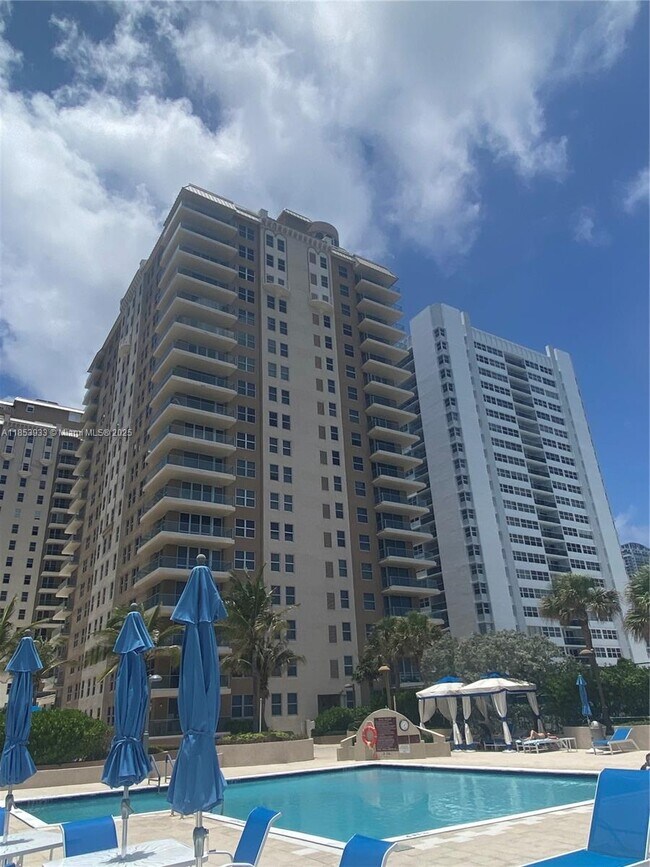 Building Photo - 1912 S Ocean Dr