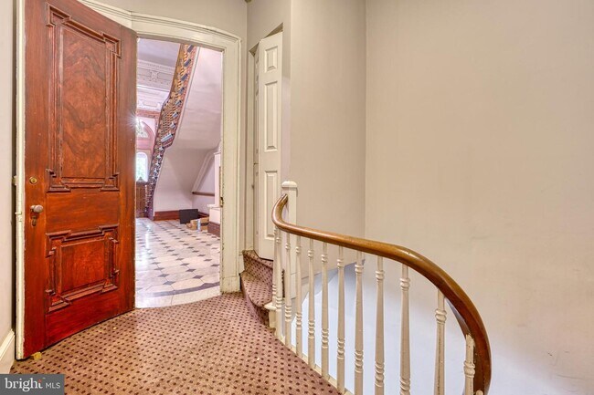 Building Photo - 12 E Mt Vernon Pl