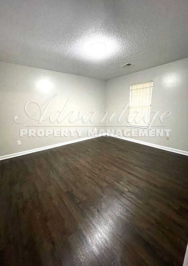 Building Photo - Newly Renovated Home In Frayser