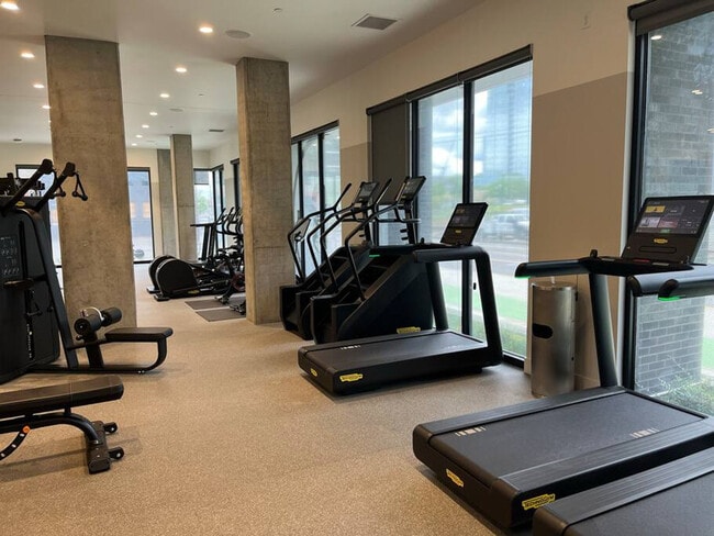 Building Photo - 1550 NW Naito Pkwy