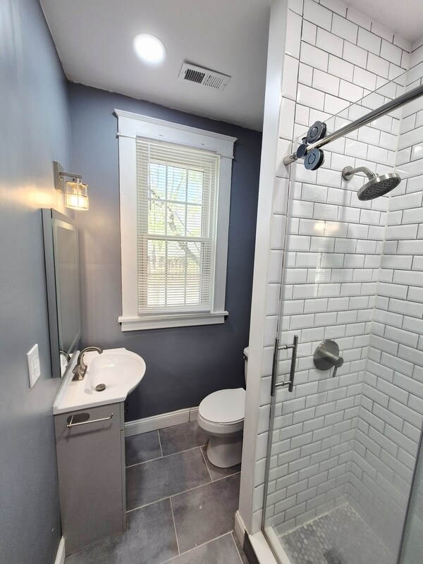 Building Photo - 2723 Fendall Ave