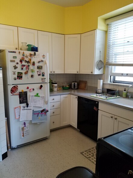 Kitchen - 320 Home Ave