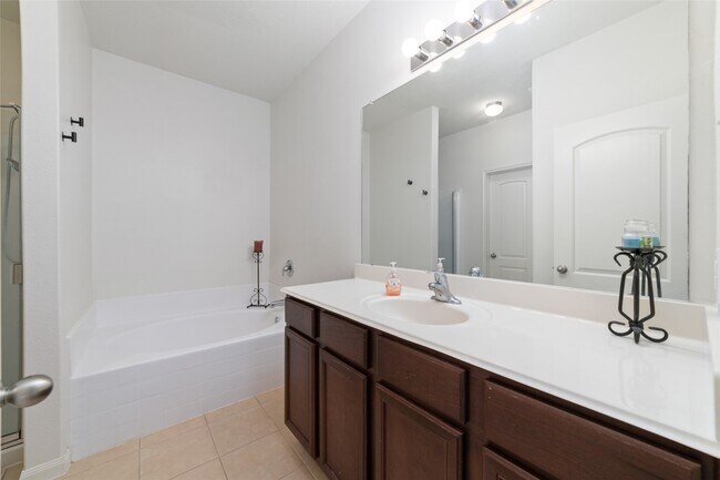 Building Photo - 12054 Fairquarter Ln
