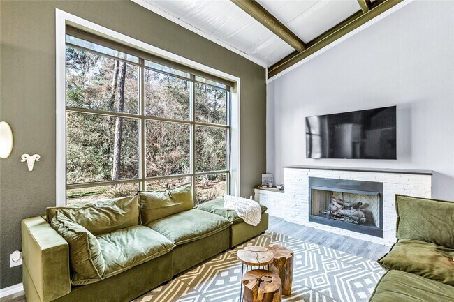 Building Photo - 25400 Pine Ridge Rd