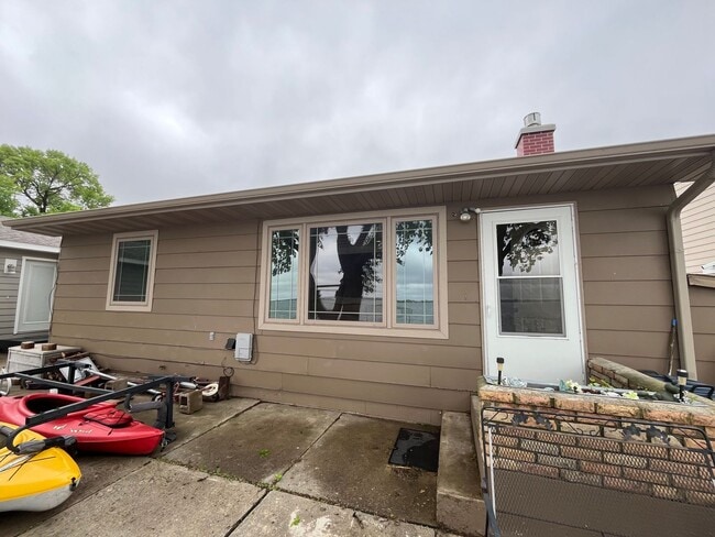Building Photo - Fully Furnished Lake Home Available Sept. 15th, thru May 15th