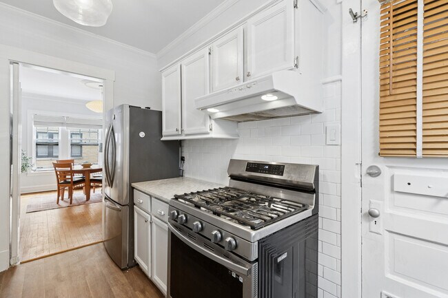 Building Photo - 832 Michigan Ave