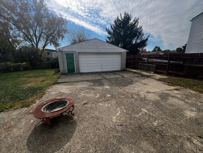 Building Photo - 1597 Rock Creek Dr