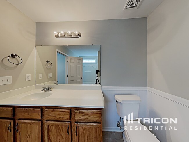 Building Photo - 206 Water Ridge Ave