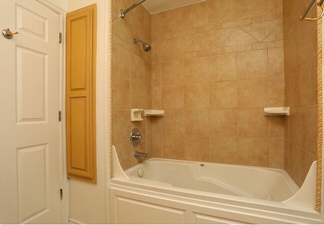 Building Photo - Enjoy the best of both worlds with our affordable luxury 1-bedroom apartments