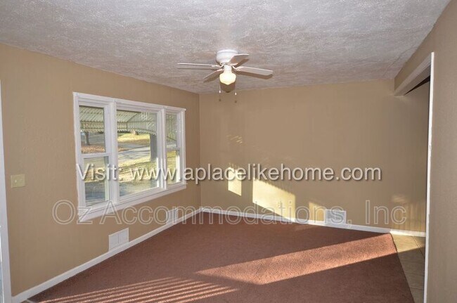 Building Photo - 9811 Marsh Ave